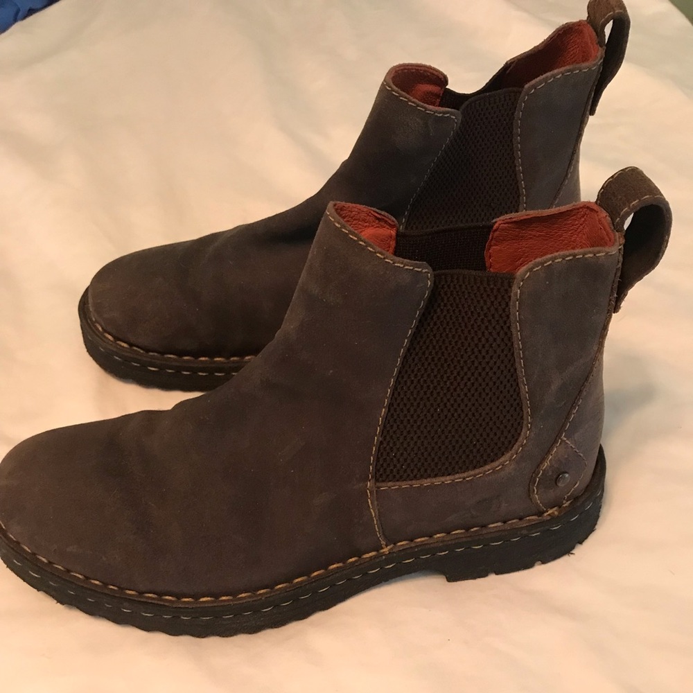 Men’s brown short boots
